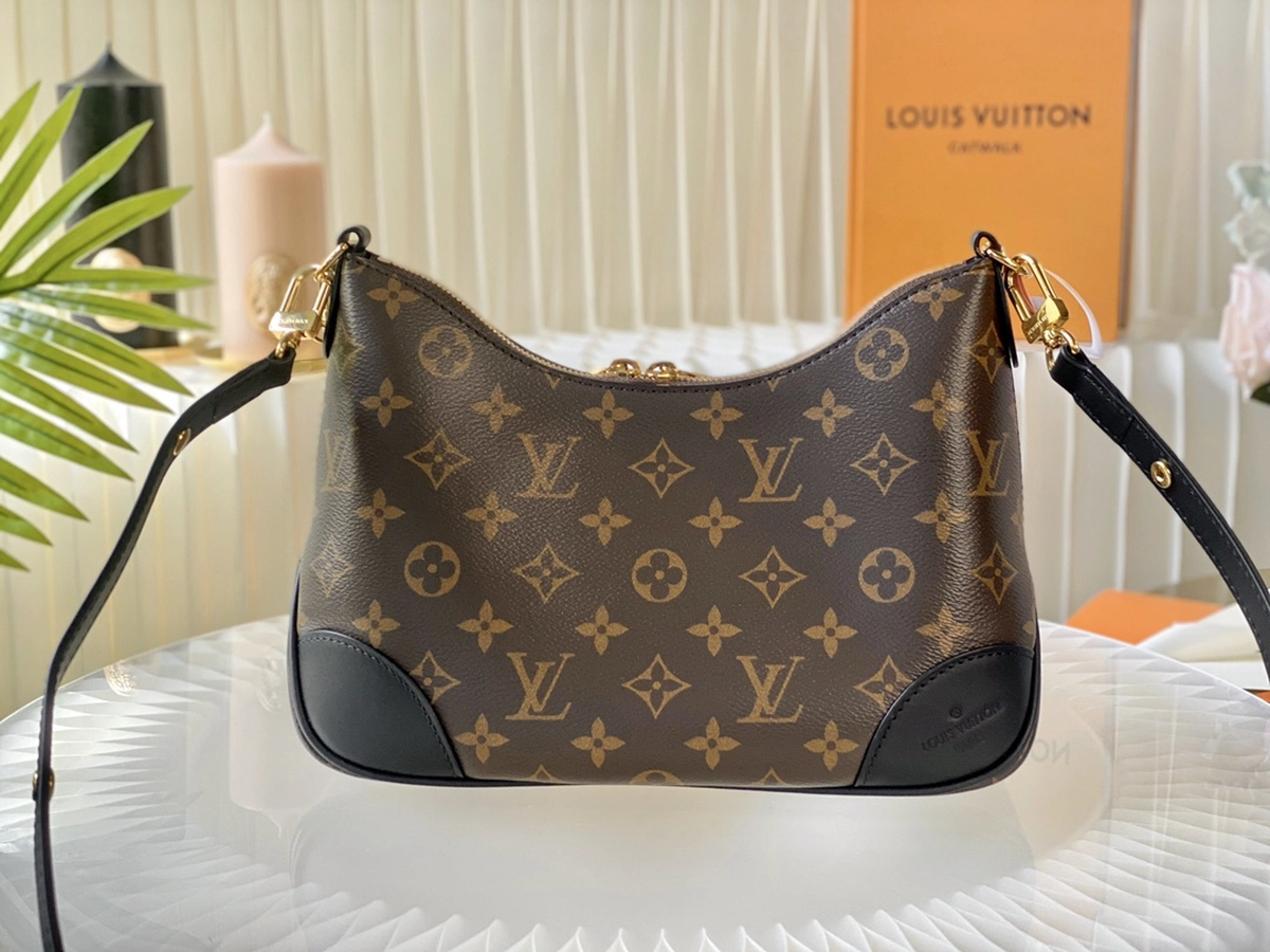 高仿包包 LV Boulogne PM 老花 鏈條單肩 牛角包 M45831 實拍照片背面