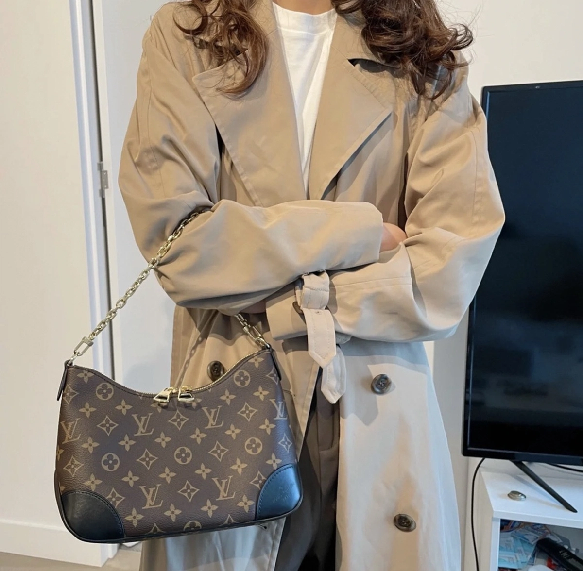 高仿包包 LV Boulogne PM 老花 鏈條皮帶雙肩帶 牛角包 M45832 手腕手提上身效果