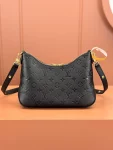 高仿包包 LV Boulogne PM 黑色壓花 鏈條皮帶雙肩帶 牛角包 M12930 實拍照片背面