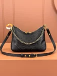 高仿包包 LV Boulogne PM 黑色壓花 鏈條皮帶雙肩帶 牛角包 M12930 實拍照片正面