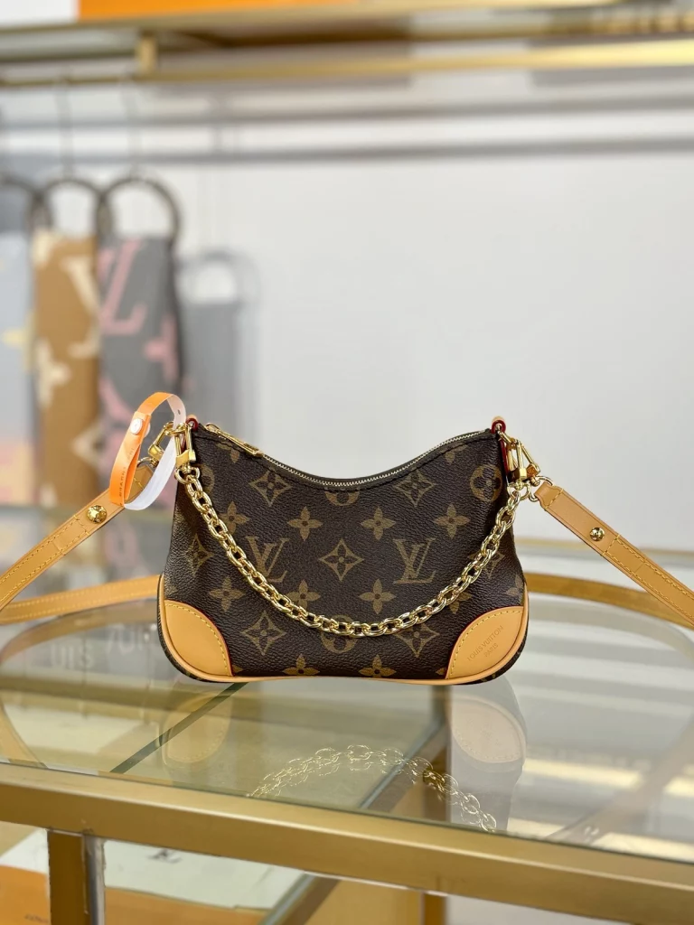 Click to view full screen 高仿包包 LV Boulogne 老花 鏈條單肩 小牛角包 M25519 實拍照片正面