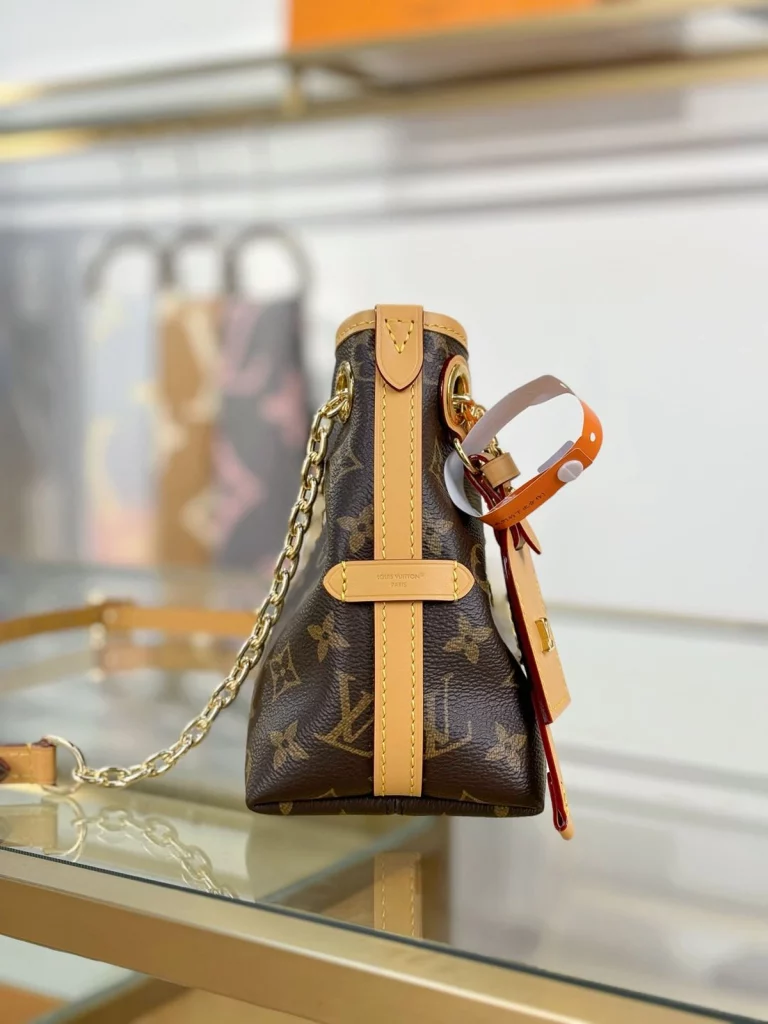 Click to view full screen 高仿包包 LV CarryAll BB 老花色 單肩斜挎包 M13014 實拍照片側面