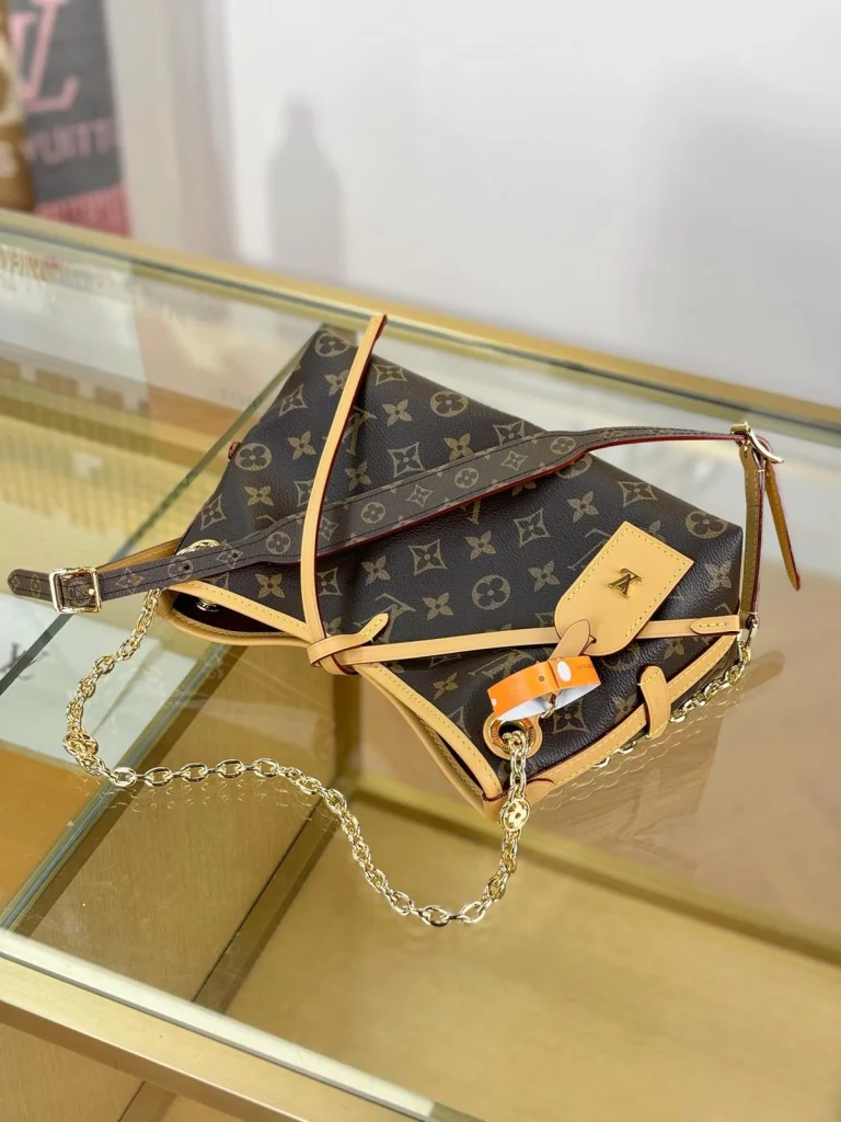 Click to view full screen 高仿包包 LV CarryAll BB 老花色 單肩斜挎包 M13014 實拍照片側面