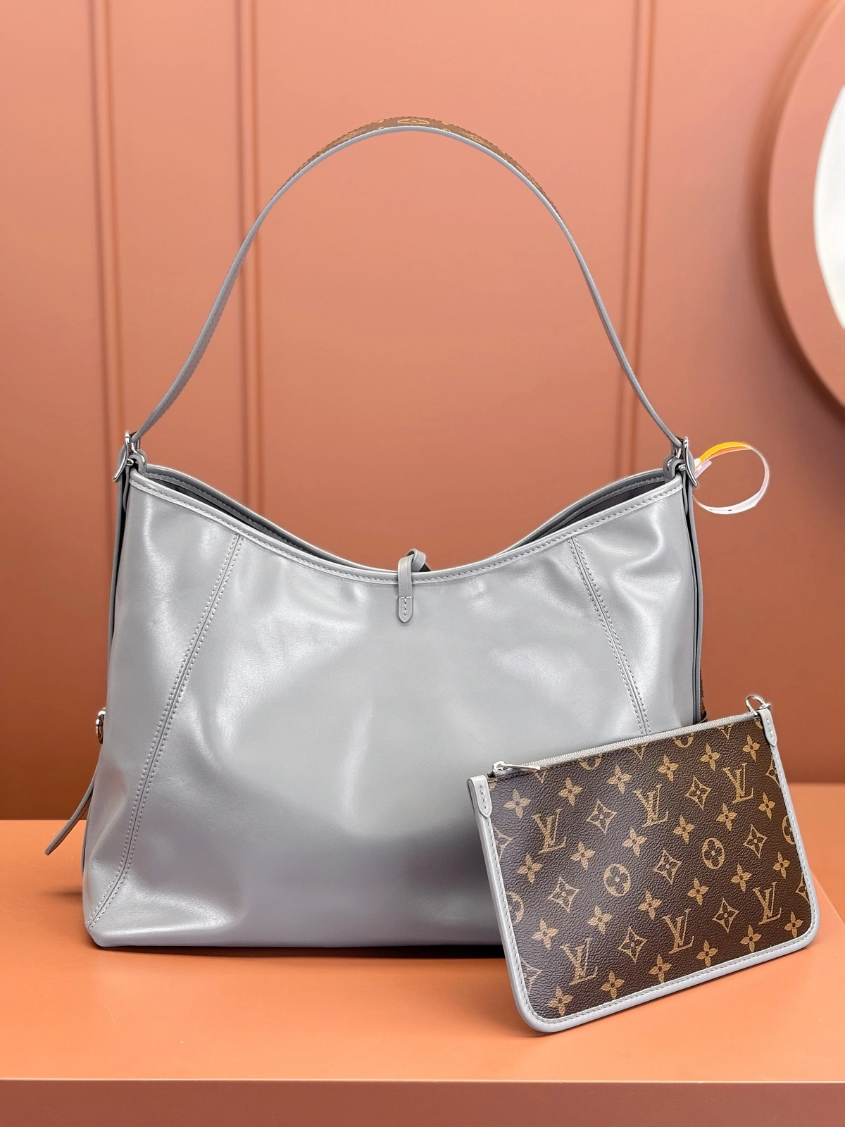 高仿包包 LV CarryAll Cargo Vibe MM 灰色 M12583 實拍照片 背面