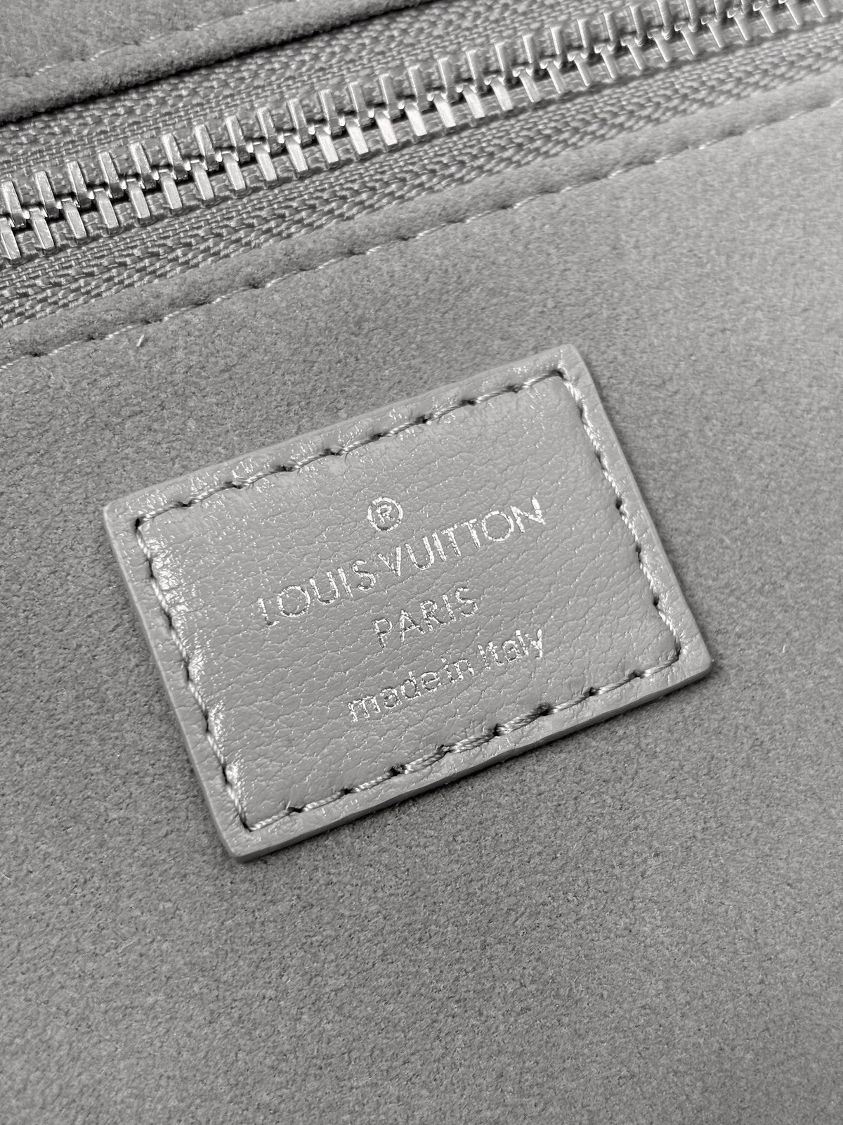 高仿包包 LV CarryAll Cargo Vibe MM 灰色 M12583 實拍細節照片 logo
