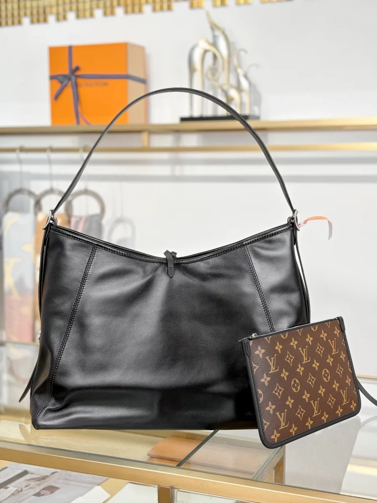Click to view full screen 高仿包包 LV CarryAll Cargo Vibe MM 黑色 M25143 實拍照片 背面