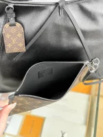 高仿包包 LV CarryAll Cargo Vibe MM 黑色 M25143 實拍照片 口袋