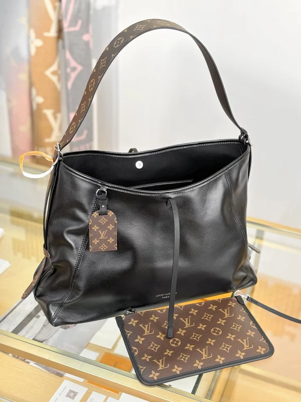 高仿包包 LV CarryAll Cargo Vibe MM 黑色 M25143 實拍照片 側面