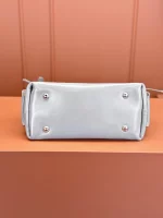 高仿包包 LV CarryAll Cargo Vibe PM 灰色 m12579 實拍照片 底部