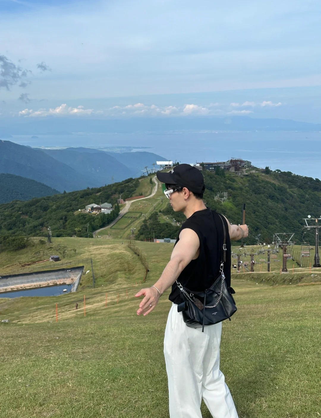 高仿包包 LV CarryAll Cargo Vibe PM 上身 穿搭4