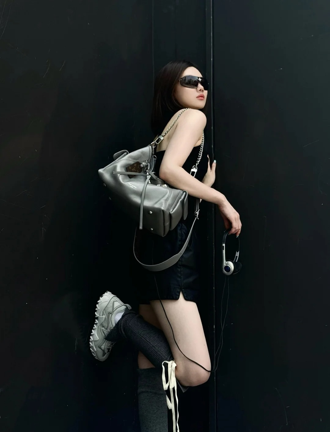 高仿包包 LV CarryAll Cargo Vibe PM 灰色 m12579 大象灰 穿搭 上身效果14