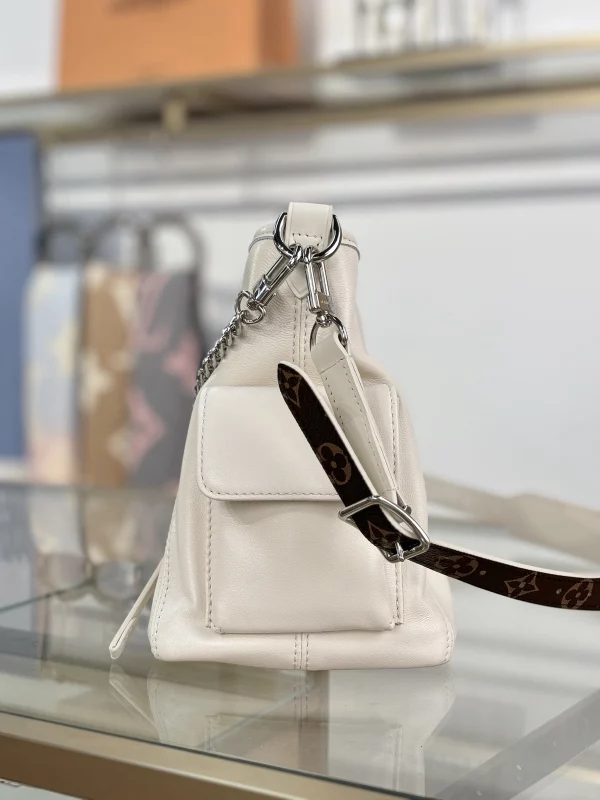 高仿包包 LV CarryAll Cargo Vibe PM 香草色 M12919 實拍照片 口袋