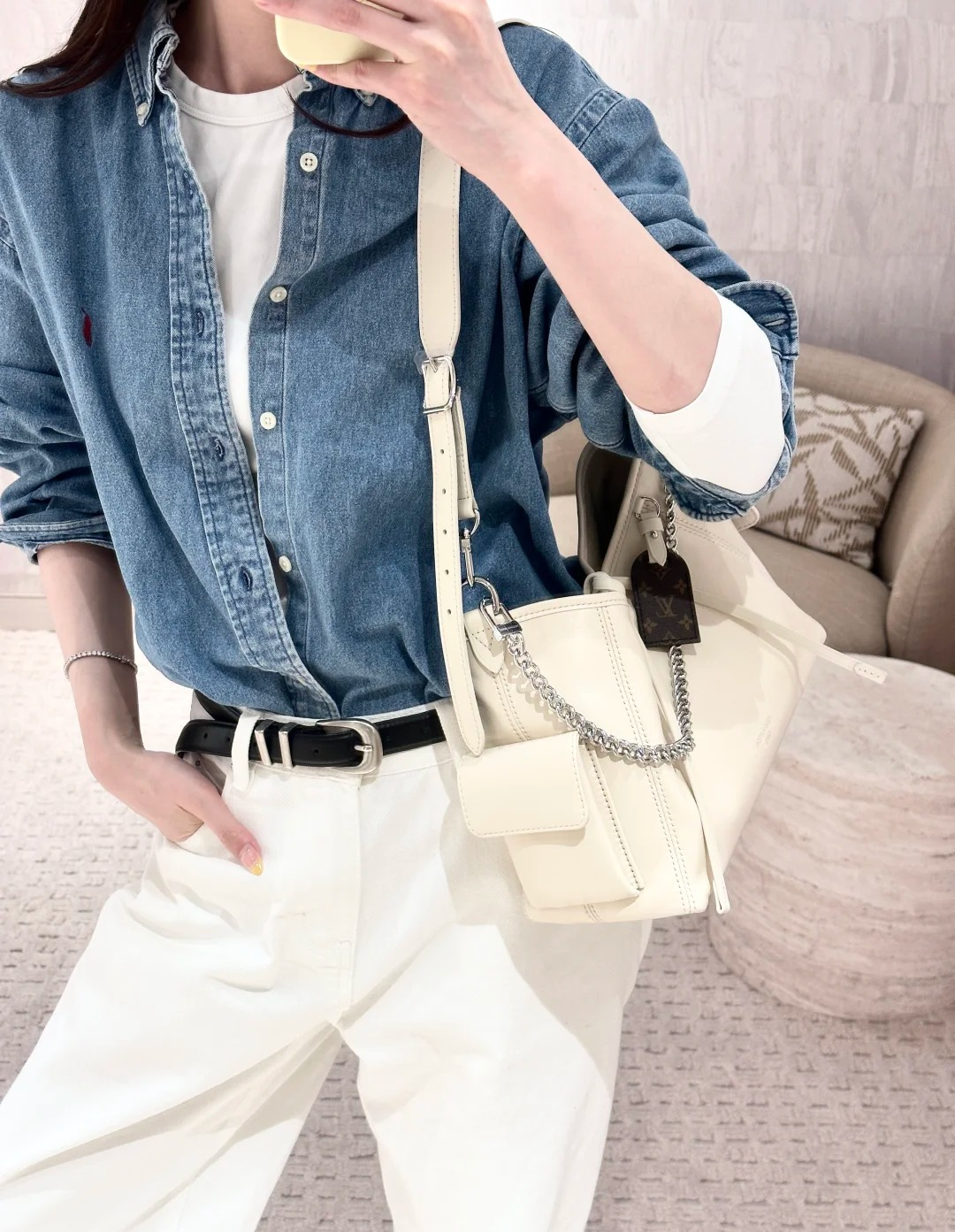 高仿包包 LV CarryAll Cargo Vibe PM 香草色 M12919 上身效果7