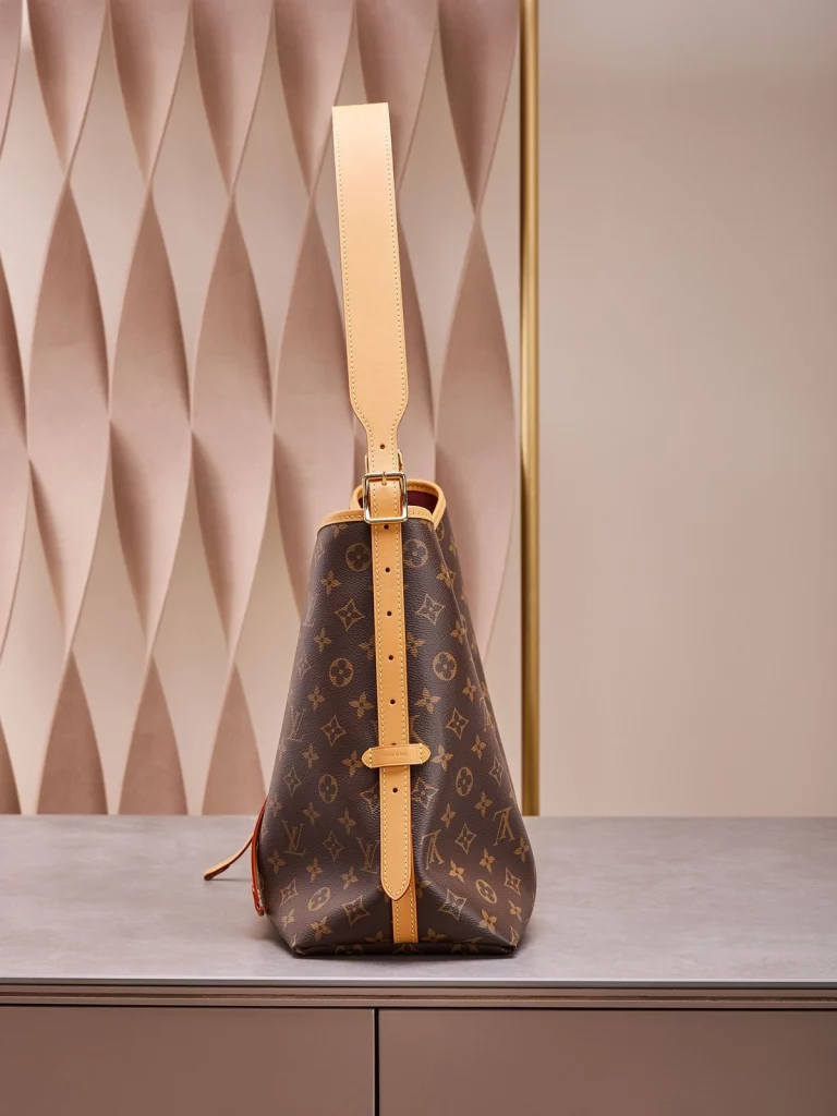 Click to view full screen 高仿包包 LV CarryAll MM 老花色 單肩斜挎包 M46197 實拍照片 側面