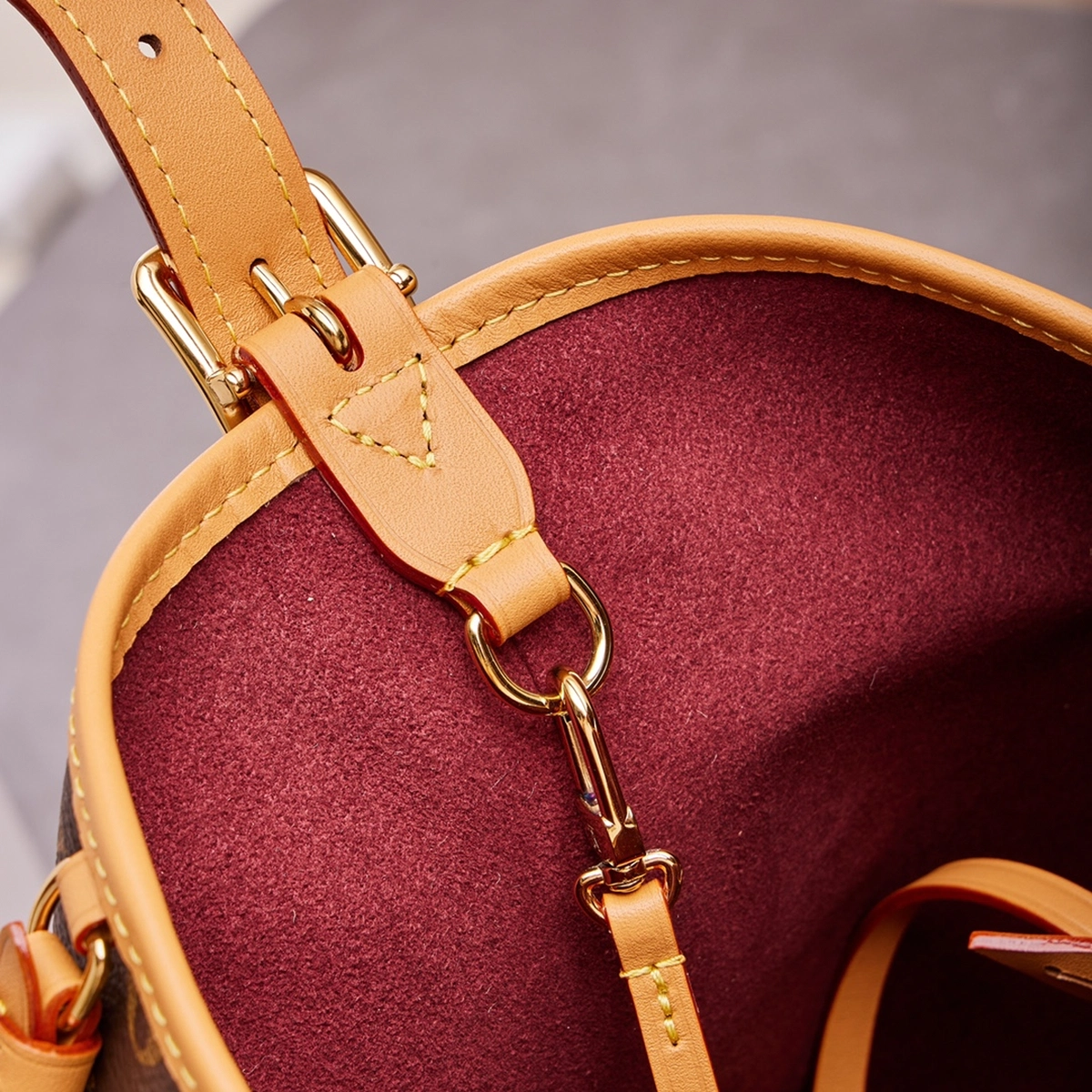 高仿包包 LV CarryAll MM 老花色 單肩斜挎包 M46197 實拍細節包邊