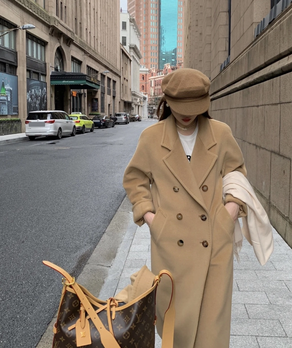 高仿包包 LV CarryAll PM 老花色 單肩斜挎包 M46203 上身穿搭效果