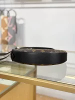 高仿包包 LV Cookie BB 老花 單肩手提 半月包 M15056 實拍照片底部