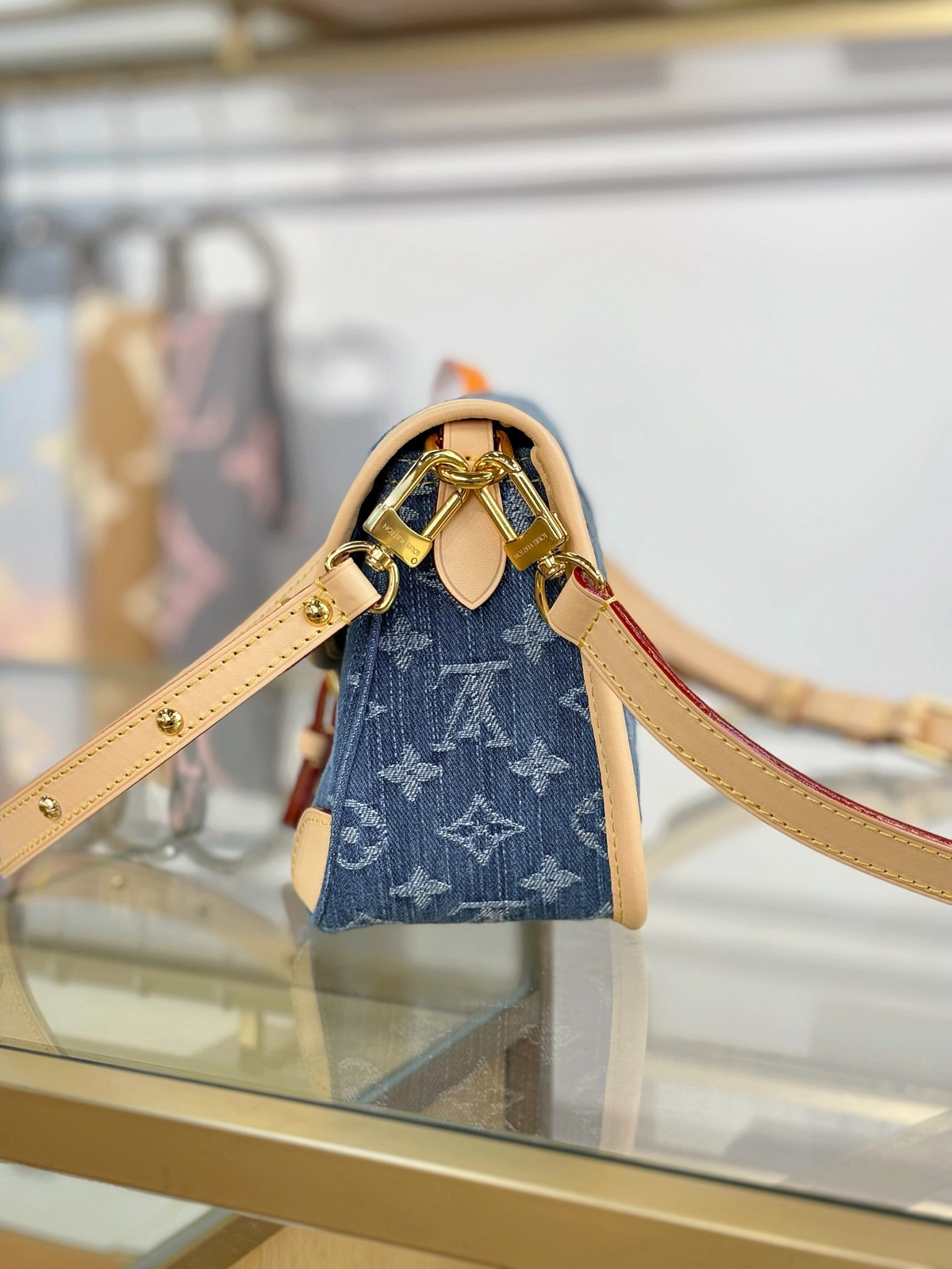 高仿包包 LV Diane法棍包 丹寧牛仔布 M13070 實拍細節照片 側面