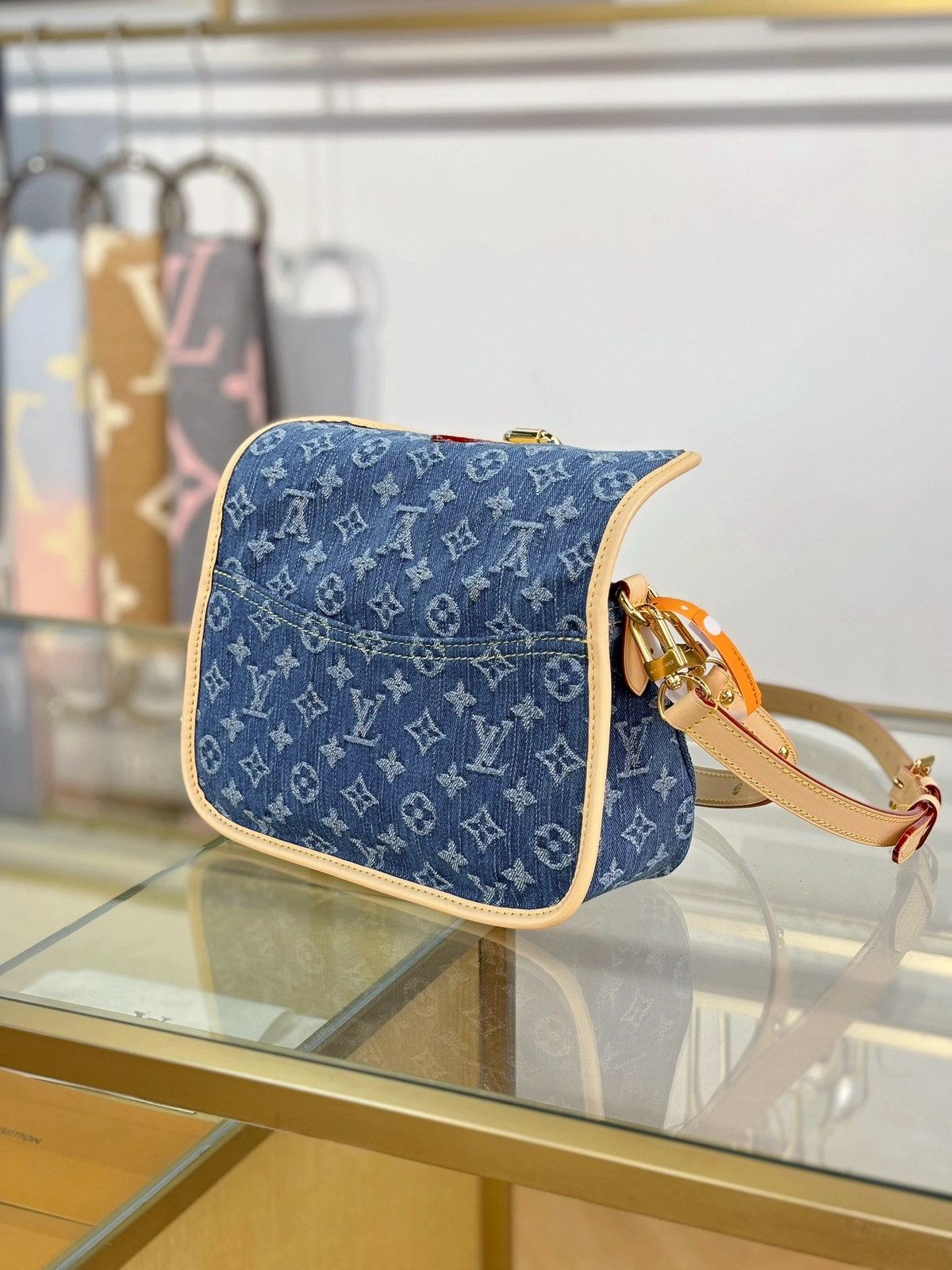 高仿包包 LV Diane法棍包 丹寧牛仔布 M13070 實拍細節照片 側面