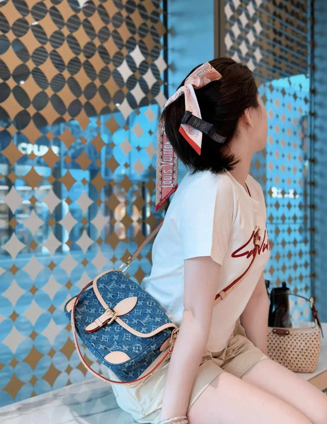 高仿包包 LV Diane法棍包 丹寧牛仔布 M13070 上身效果