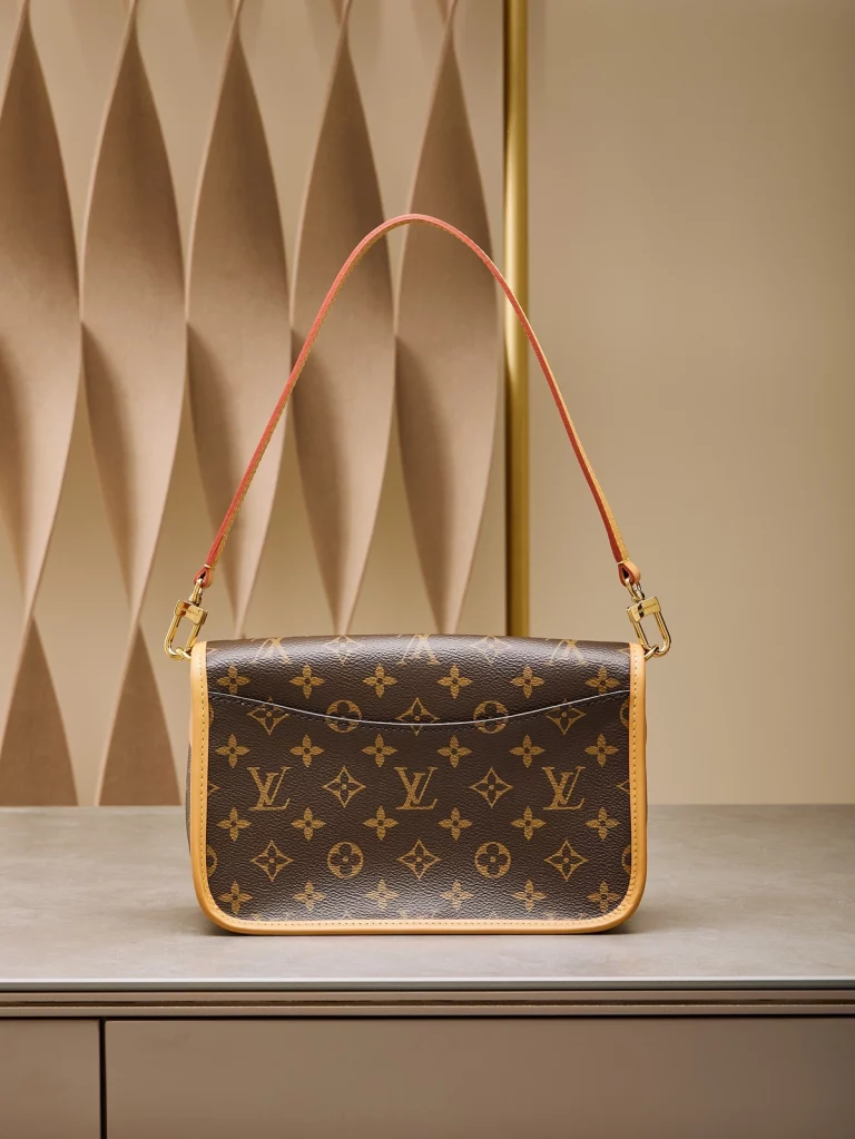 Click to view full screen 高仿包包 LV Diane法棍包 老花 M45985 實拍照片 背面