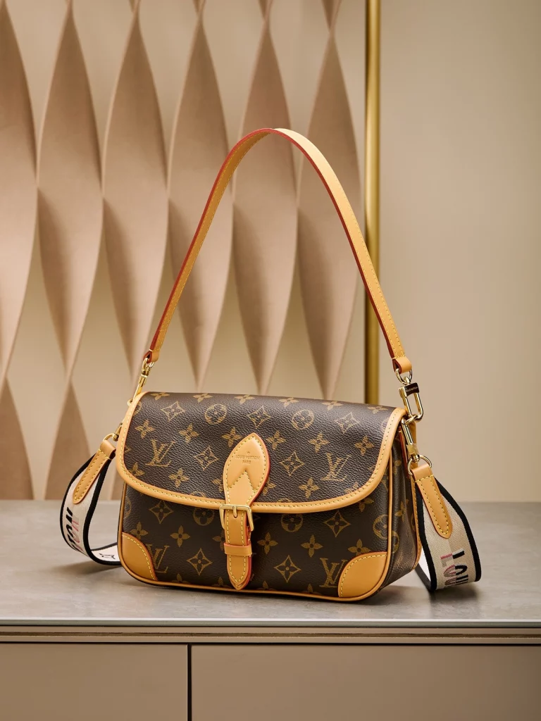 Click to view full screen 高仿包包 LV Diane法棍包 老花 M45985 實拍照片 側面