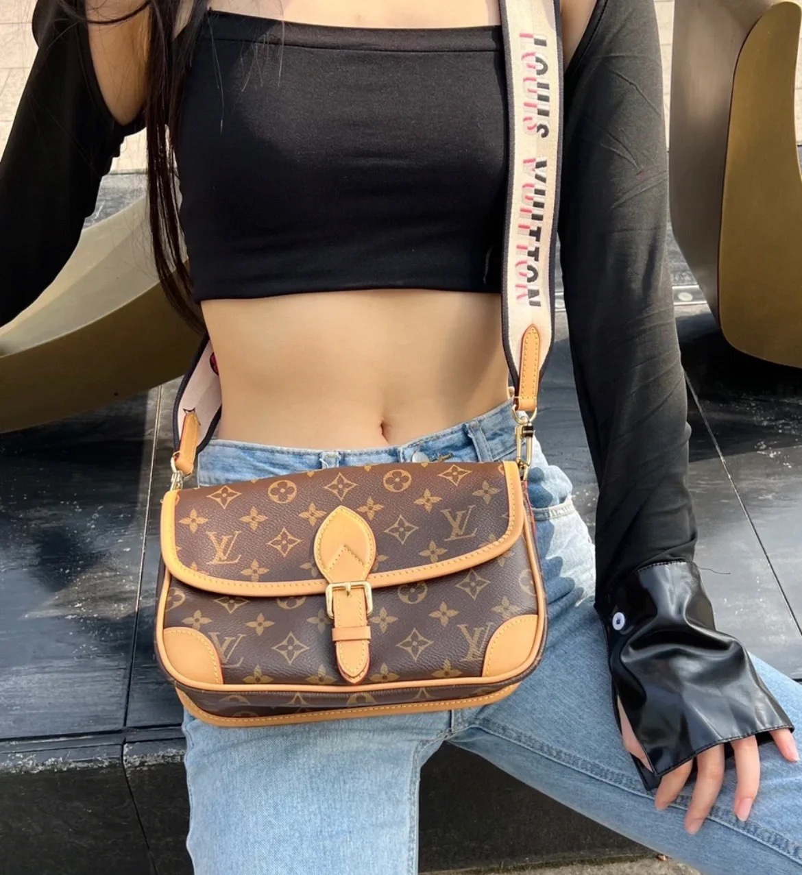 高仿包包 LV Diane法棍包 老花 M45985 上身效果1