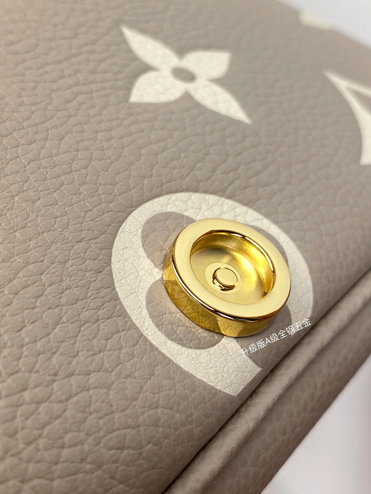 高仿包包 LV Nano Diane法棍包 大象灰老花 M83300 實拍細節全鋼五金扣子