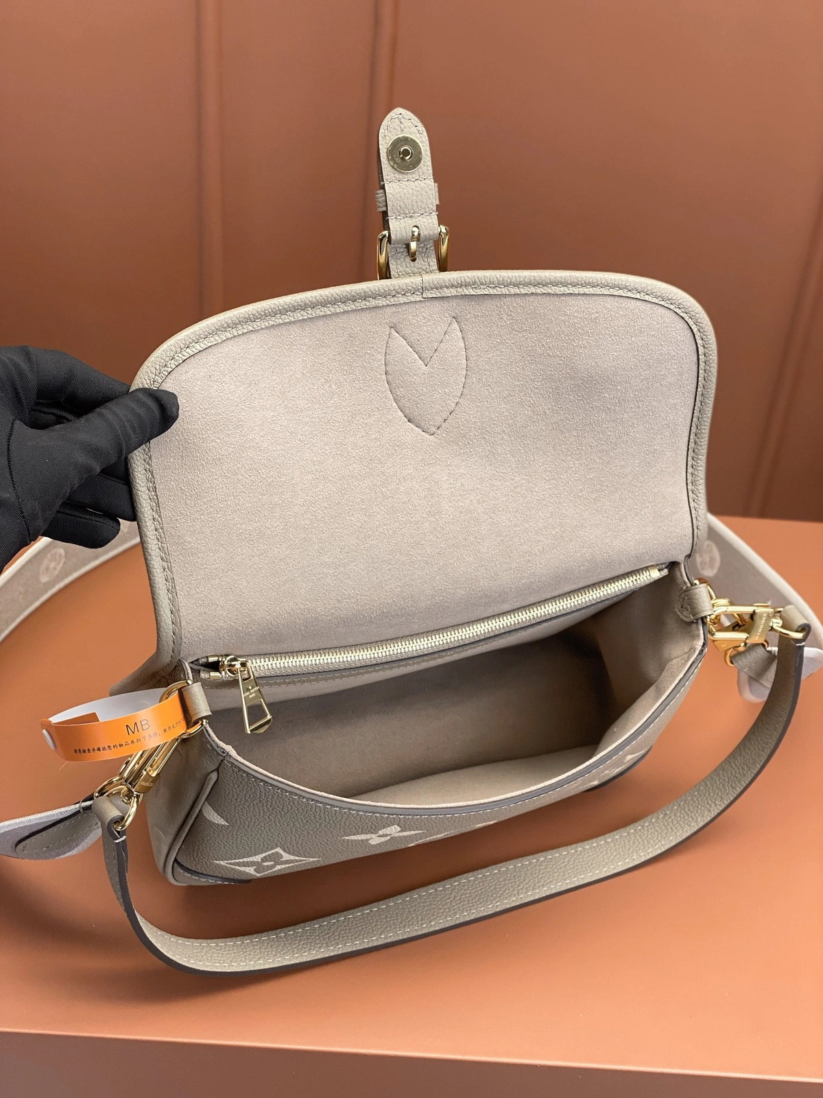 高仿包包 LV Nano Diane法棍包 大象灰色壓花 M46583 實拍照片容量