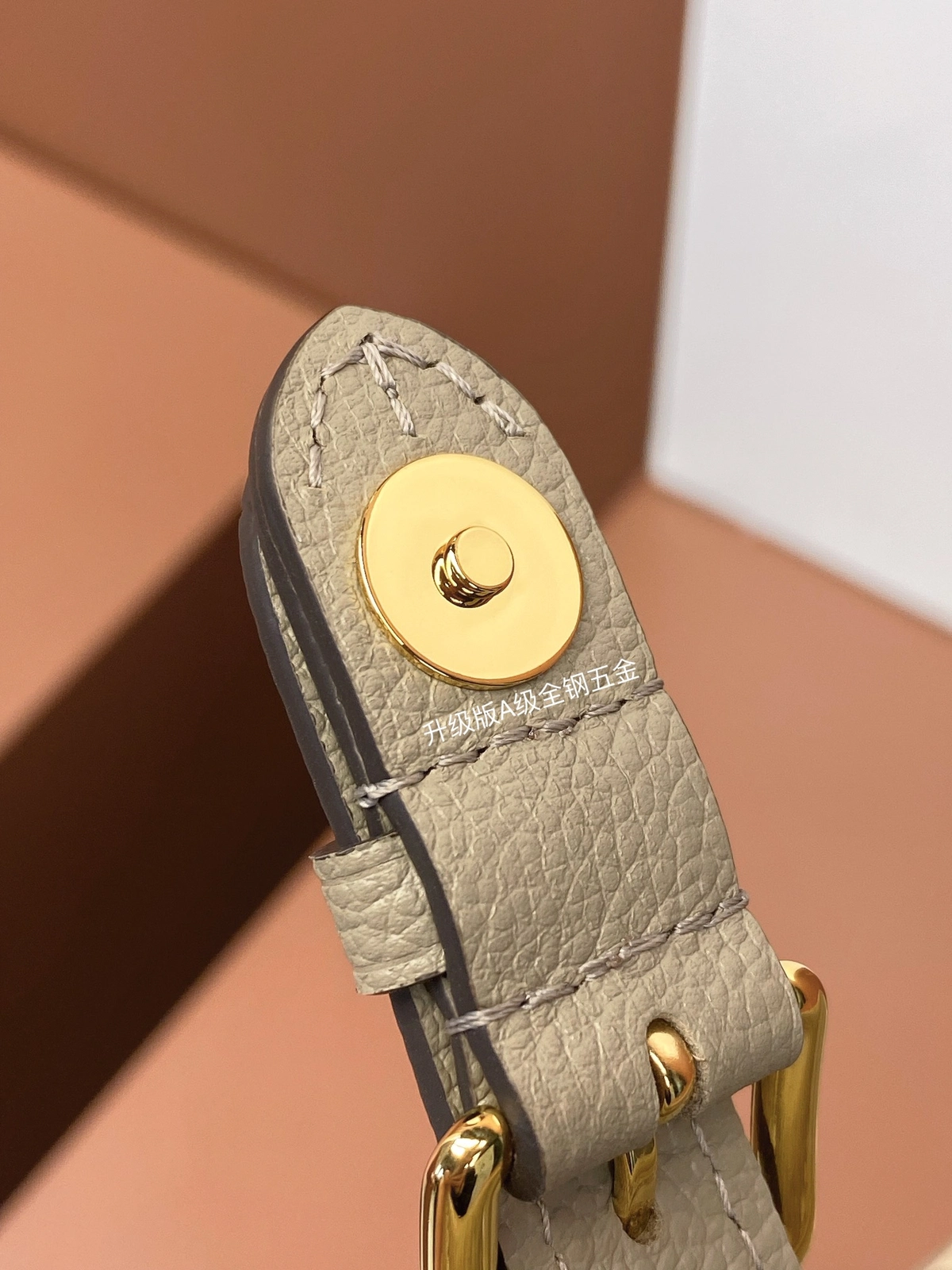 高仿包包 LV Nano Diane法棍包 大象灰色壓花 M46583 實拍細節照片 全鋼五金扣子