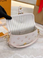 高仿包包 LV Nano Diane法棍包 奶杏色提花 M13642 實拍照片容量