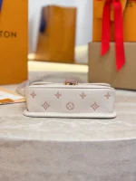 高仿包包 LV Nano Diane法棍包 奶杏色提花 M13642 實拍照片底部
