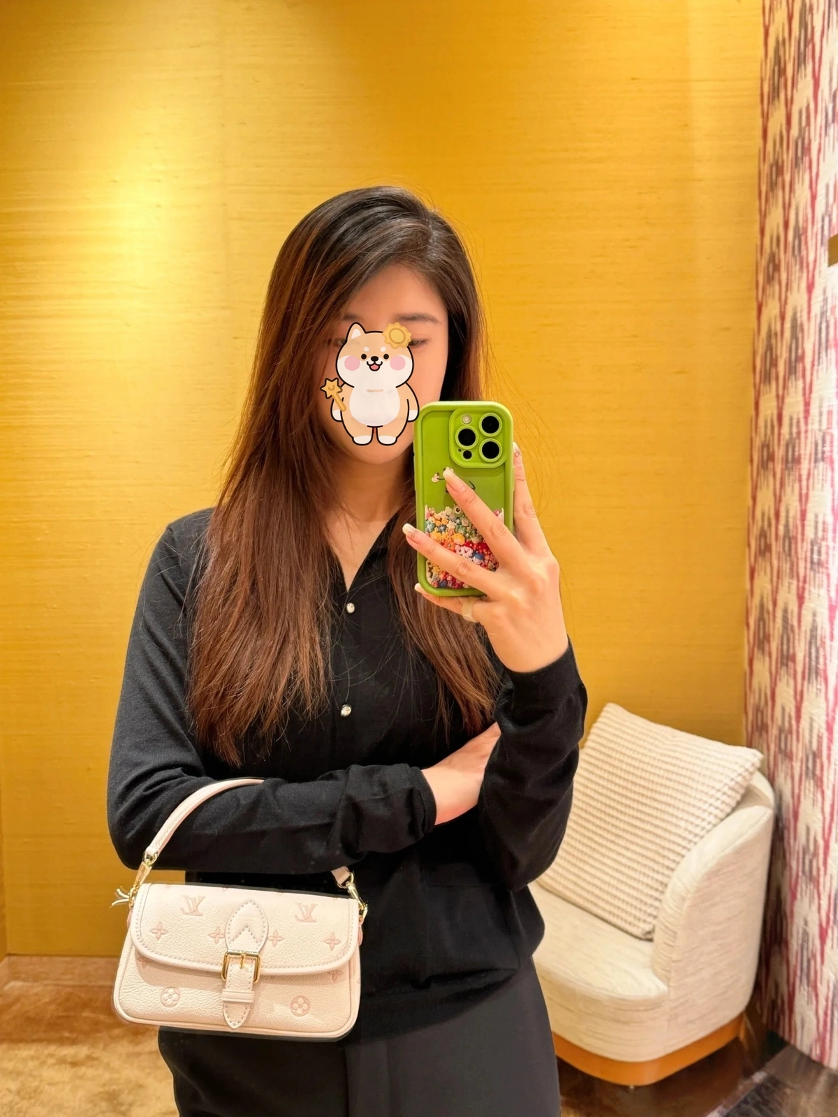 高仿包包 LV Nano Diane法棍包 奶杏色提花 M13642 上身穿搭效果
