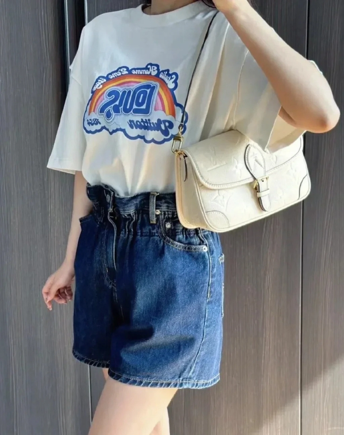 高仿包包 LV Nano Diane法棍包 米白壓花 M46388 上身效果穿搭