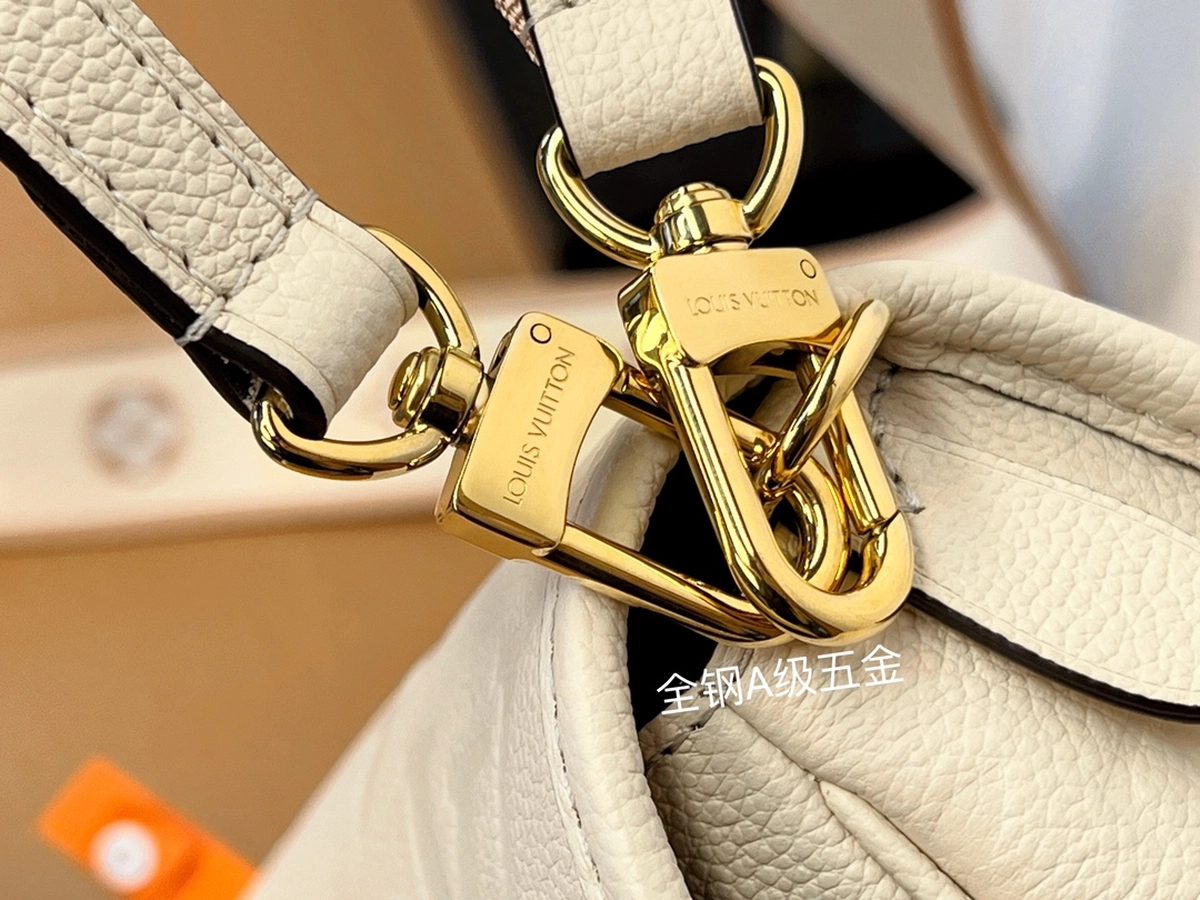 高仿包包 LV Nano Diane法棍包 米白壓花 M46388 實拍細節照片 全鋼五金扣子