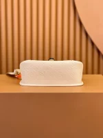 高仿包包 LV Nano Diane法棍包 米白壓花 M46388 實拍細節照片 底部