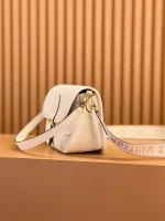 高仿包包 LV Nano Diane法棍包 米白壓花 M46388 實拍細節照片 側面