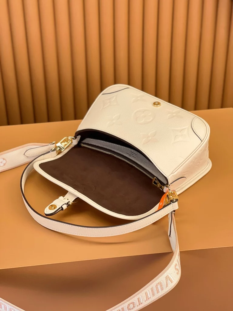 高仿包包 LV Nano Diane法棍包 米白壓花 M46388 實拍細節照片 口袋