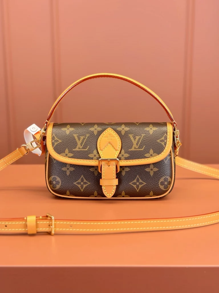 Click to view full screen 高仿包包 LV Nano Diane法棍包 老花 M83298 實拍照片 細節正面