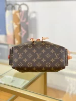 高仿包包 LV Odyssée 老花 雙肩帶 單肩斜背包 M13081 實拍照片底部