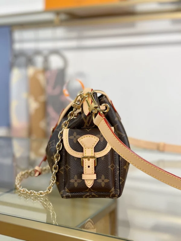 高仿包包 LV Odyssée 老花 雙肩帶 單肩斜背包 M13081 實拍照片側面