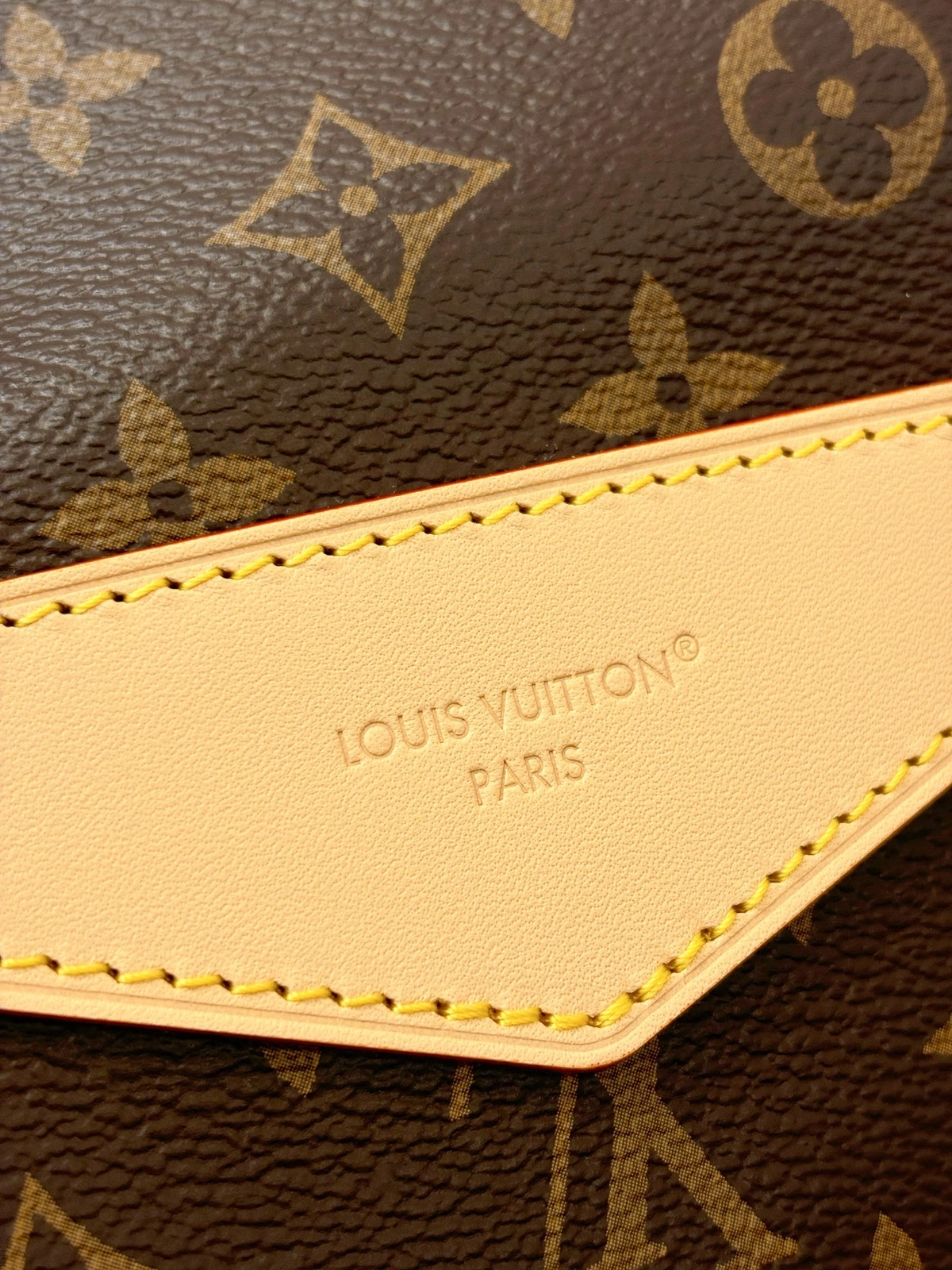 高仿包包 LV Odyssée 老花 雙肩帶 單肩斜背包 M13081 實拍細節銘牌LOGO