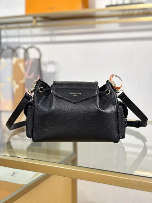 高仿包包 LV Odyssée 黑色 雙肩帶 單肩斜背包 M25554 實拍照片背面