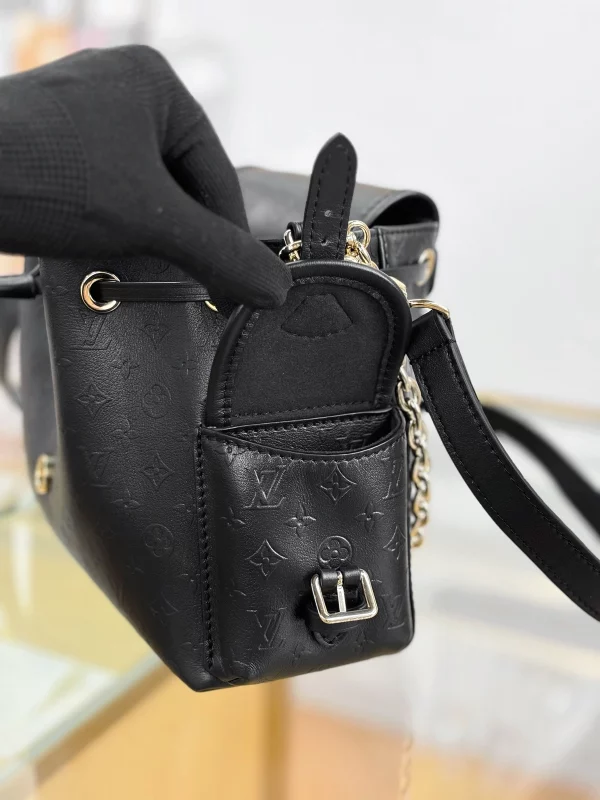 高仿包包 LV Odyssée 黑色 雙肩帶 單肩斜背包 M25554 實拍照片側面口袋