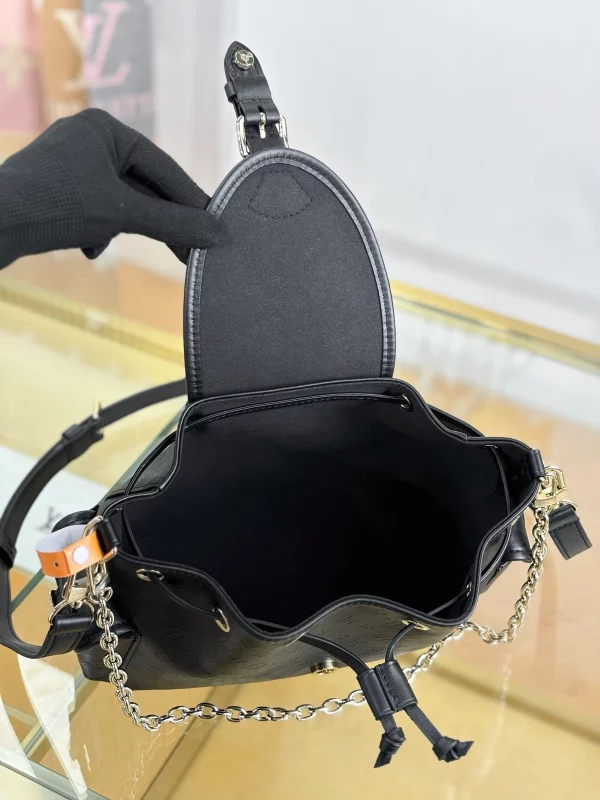 高仿包包 LV Odyssée 黑色 雙肩帶 單肩斜背包 M25554 實拍照片容量