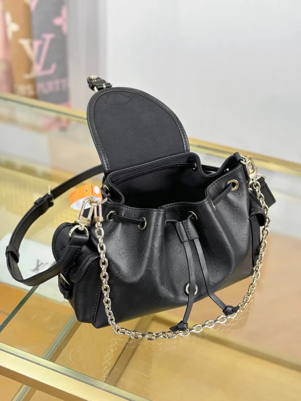 高仿包包 LV Odyssée 黑色 雙肩帶 單肩斜背包 M25554 實拍照片容量