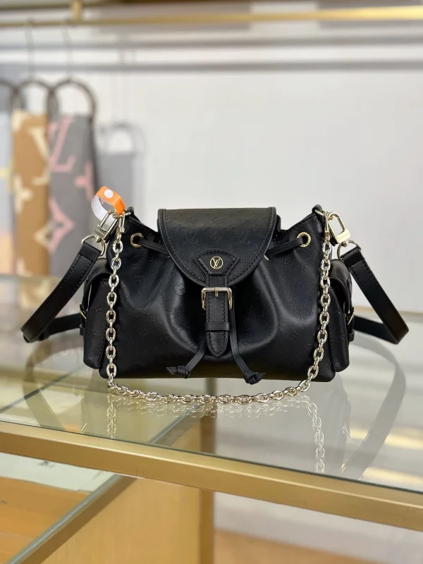 高仿包包 LV Odyssée 黑色 雙肩帶 單肩斜背包 M25554 實拍照片正面