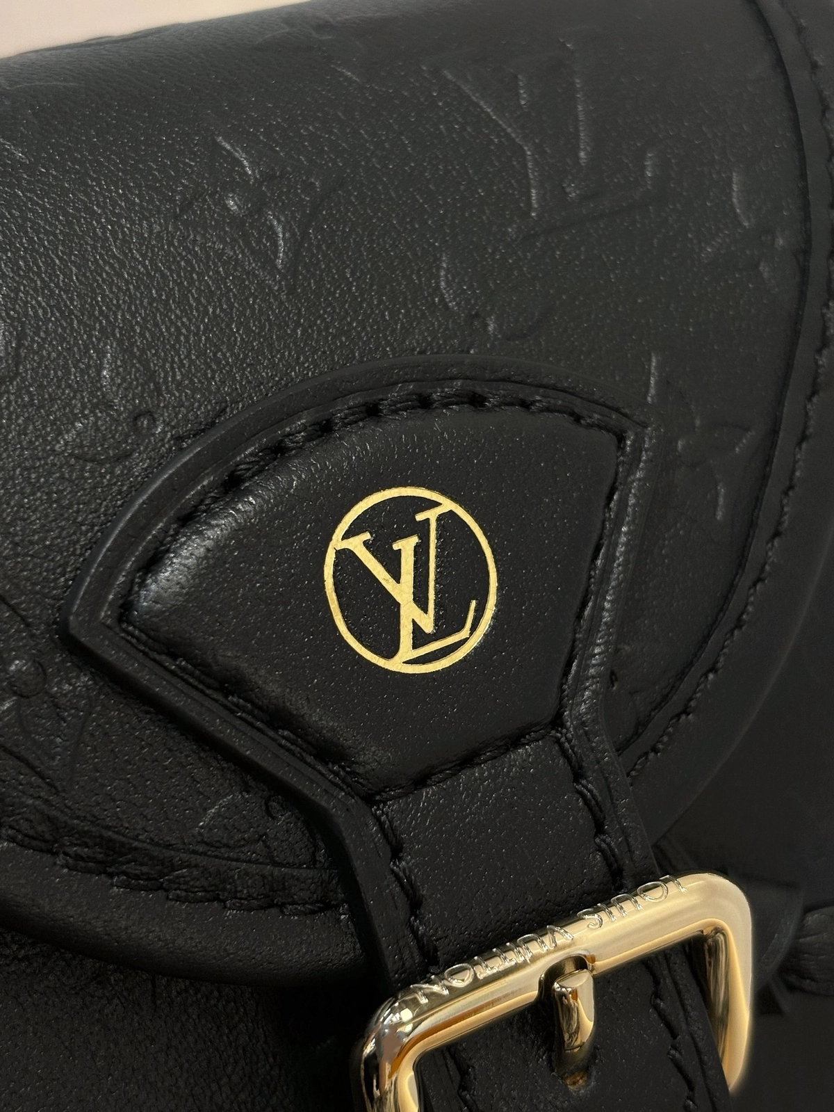 高仿包包 LV Odyssée 黑色 雙肩帶 單肩斜背包 M25554 實拍細節鋼印LOGO