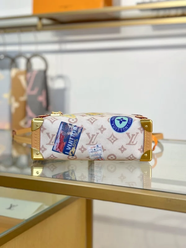 高仿包包 LV Side Trunk 印花 單肩 斜背包 M14606 實拍照片底部