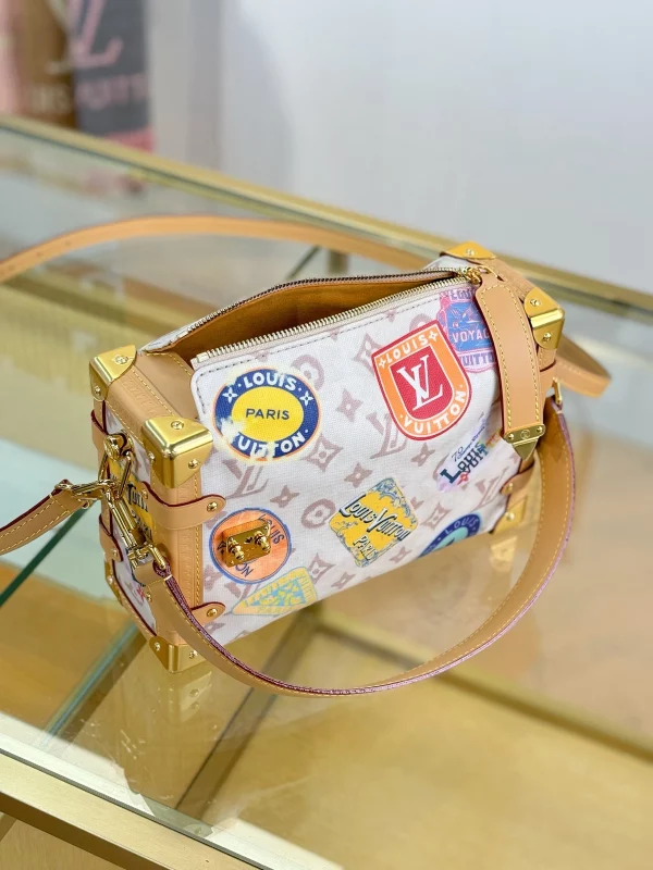 高仿包包 LV Side Trunk 印花 單肩 斜背包 M14606 實拍照片側面